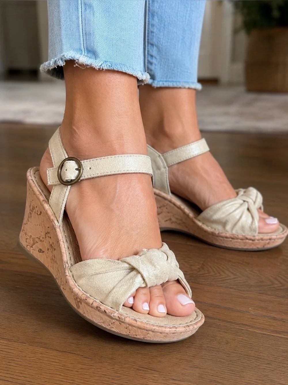Born Metallic Gold Leather Cork Wedge Sandals Knotted Women’s 6.5